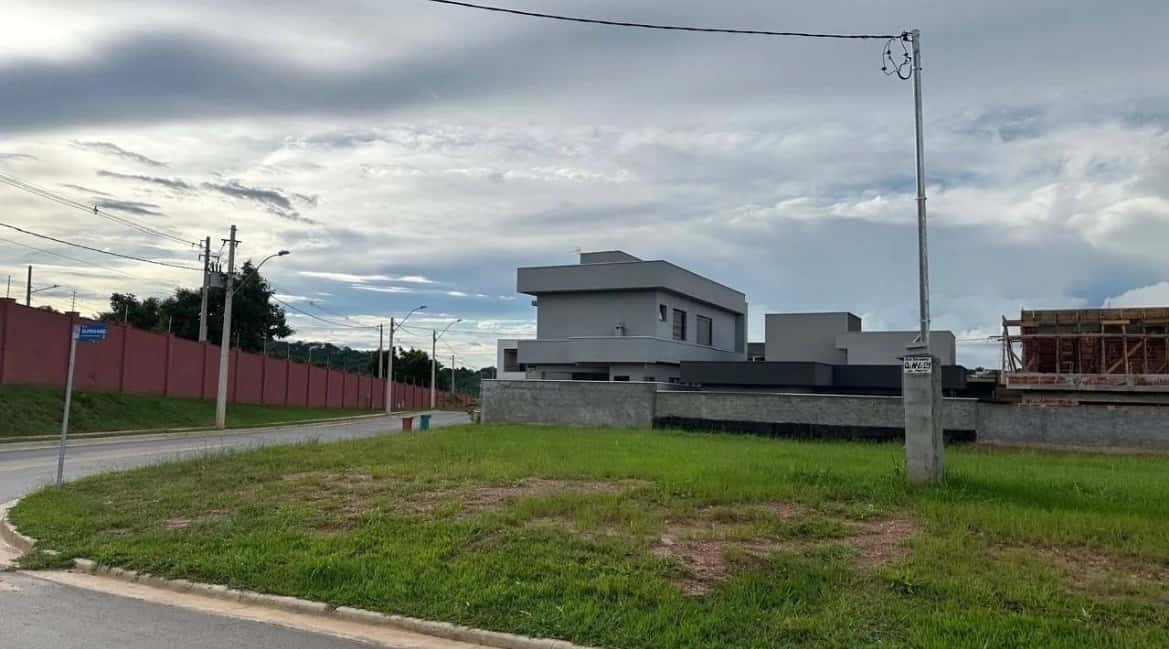 Lote de esquina Jardins Porto 390m²