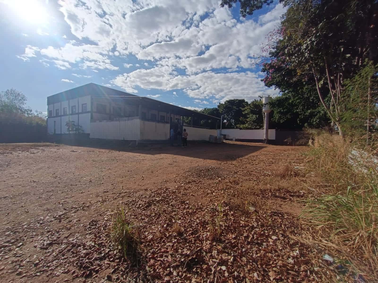 Área comercial 9.200m²