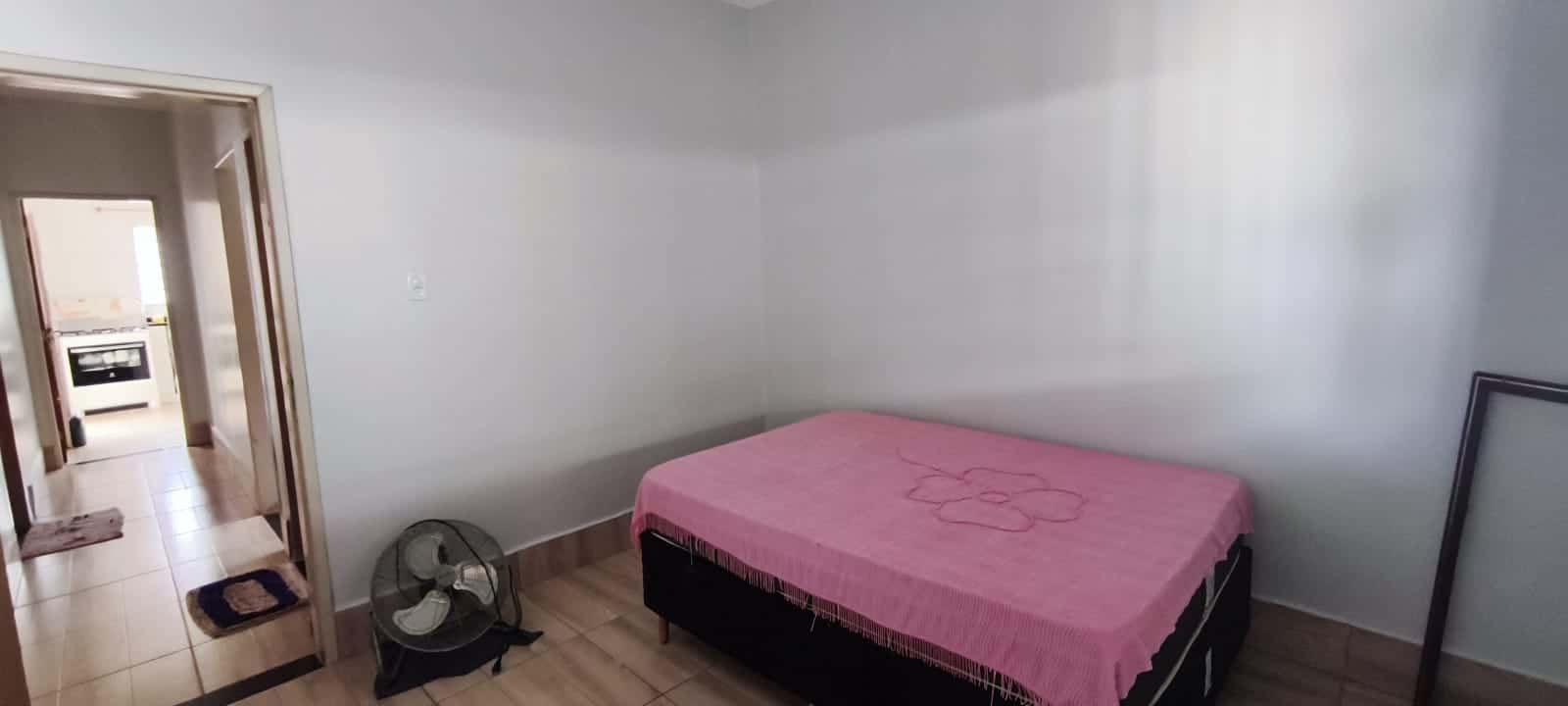 Casa com barracão nos fundos em lote de 360m²