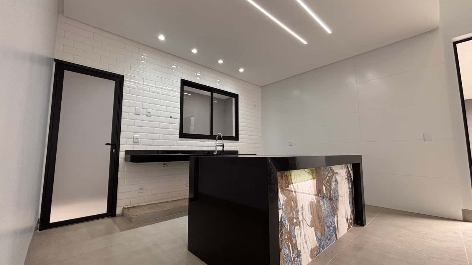 Casa de Esquina Faiçalville - 3 suítes 200m