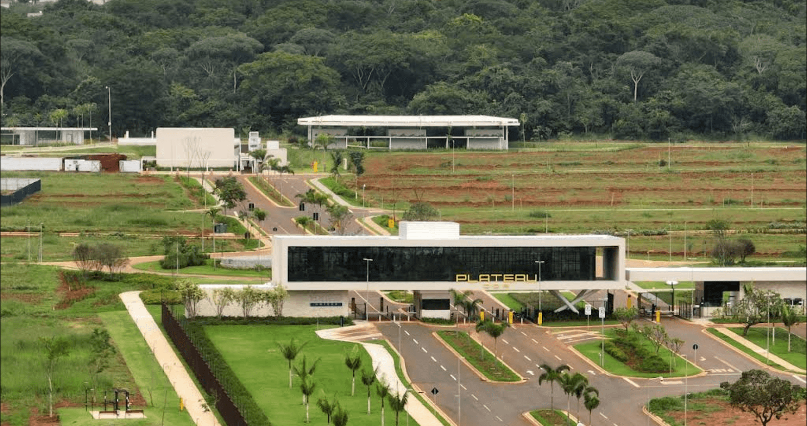 Lote de esquina no Plateau Dor de 637 m²