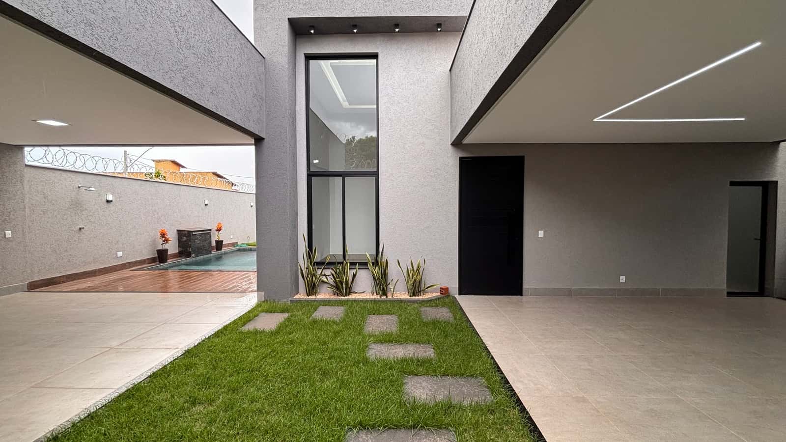 Casa de Esquina Faiçalville - 3 suítes 200m