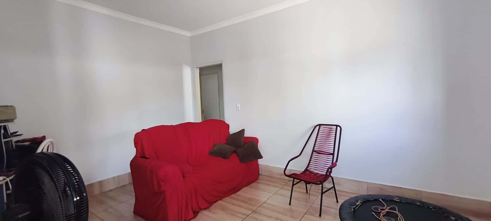 Casa com barracão nos fundos em lote de 360m²