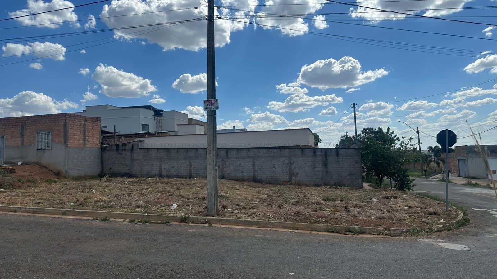 Lote de Esquina Residencial Português 250m²