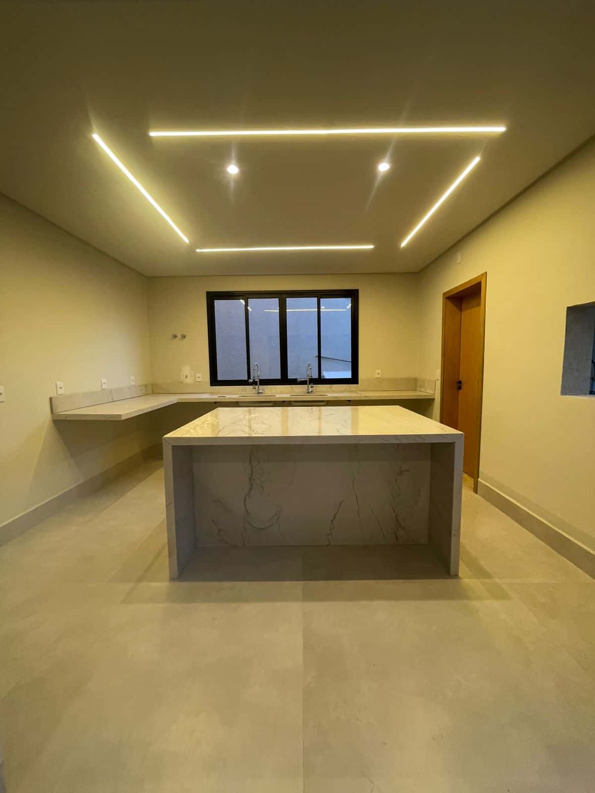 Sobrado Condomínio Jardins Capri 248m²