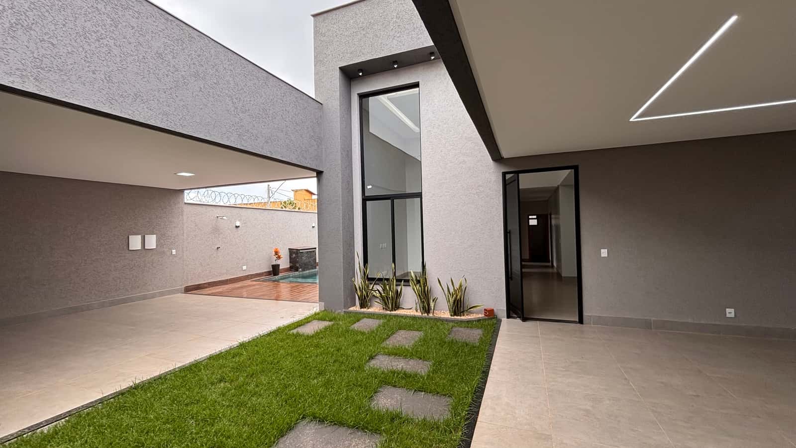 Casa de Esquina Faiçalville - 3 suítes 200m