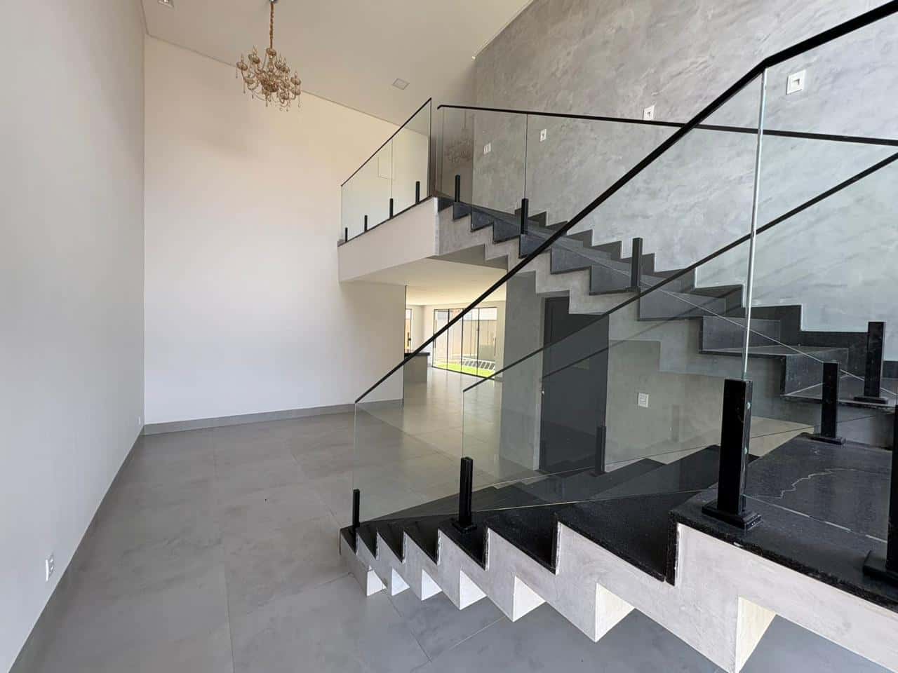 Sobrado Cond Villagio Toscana 275 m²