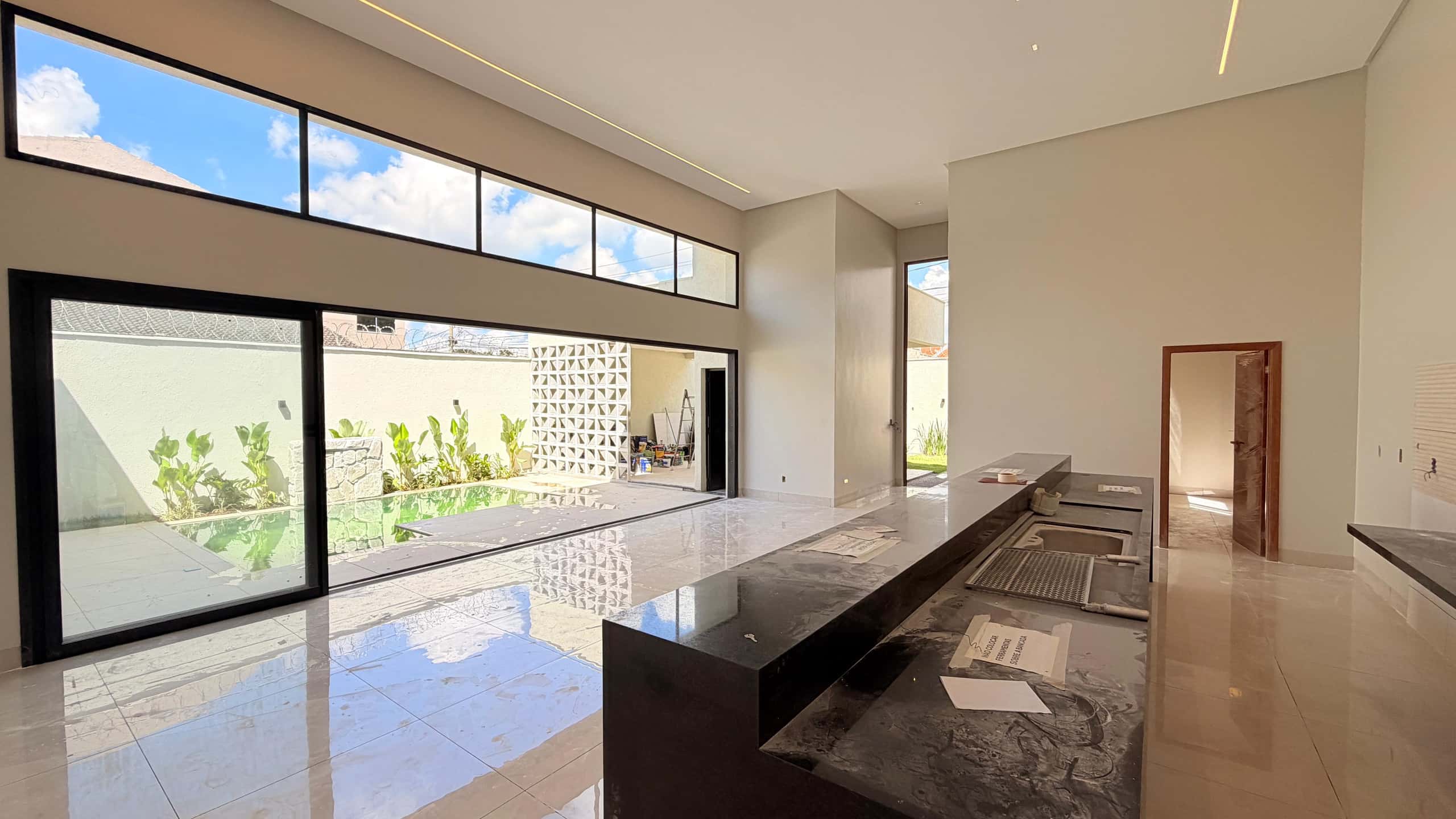 Casa térrea - Alto Padrão | Jardim Atlântico 248m²