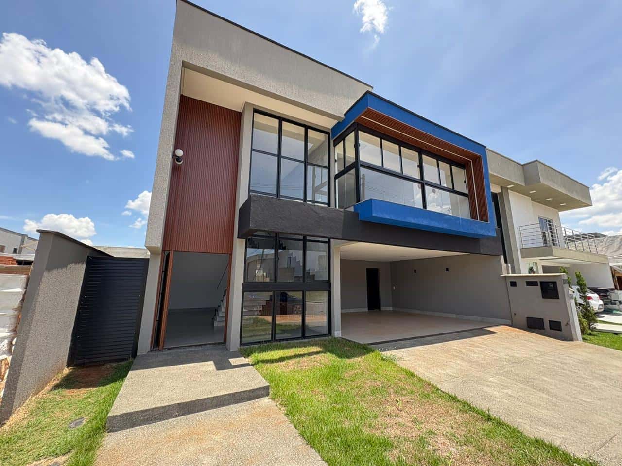 Sobrado Cond Villagio Toscana 275 m²