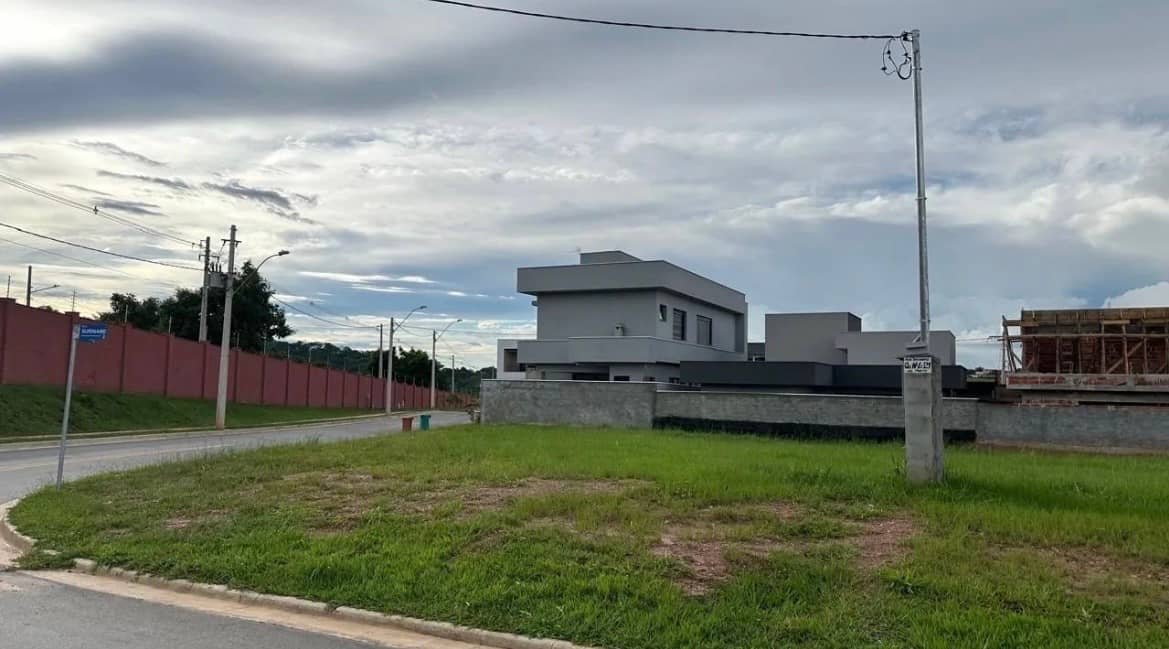 Lote de esquina Jardins Porto 390m²