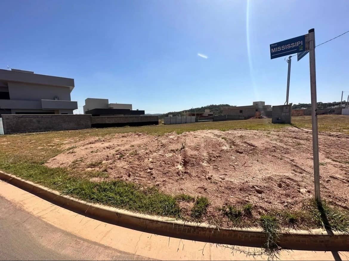 Lote de esquina Jardins Porto 390m²