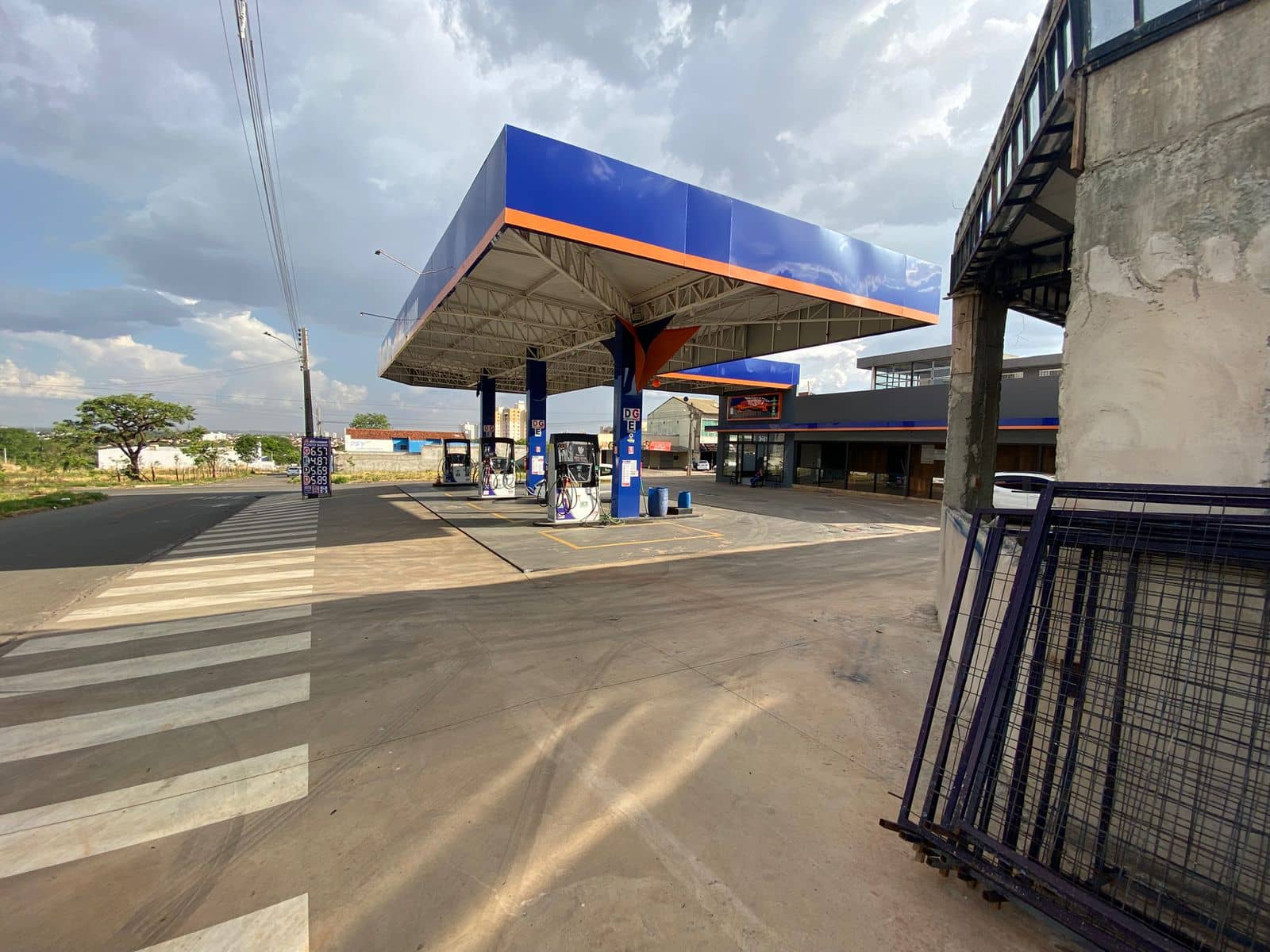 Posto de Combustível Vila São Tomaz 920M²