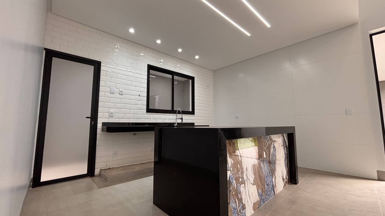 Casa de Esquina Faiçalville - 3 suítes 200m