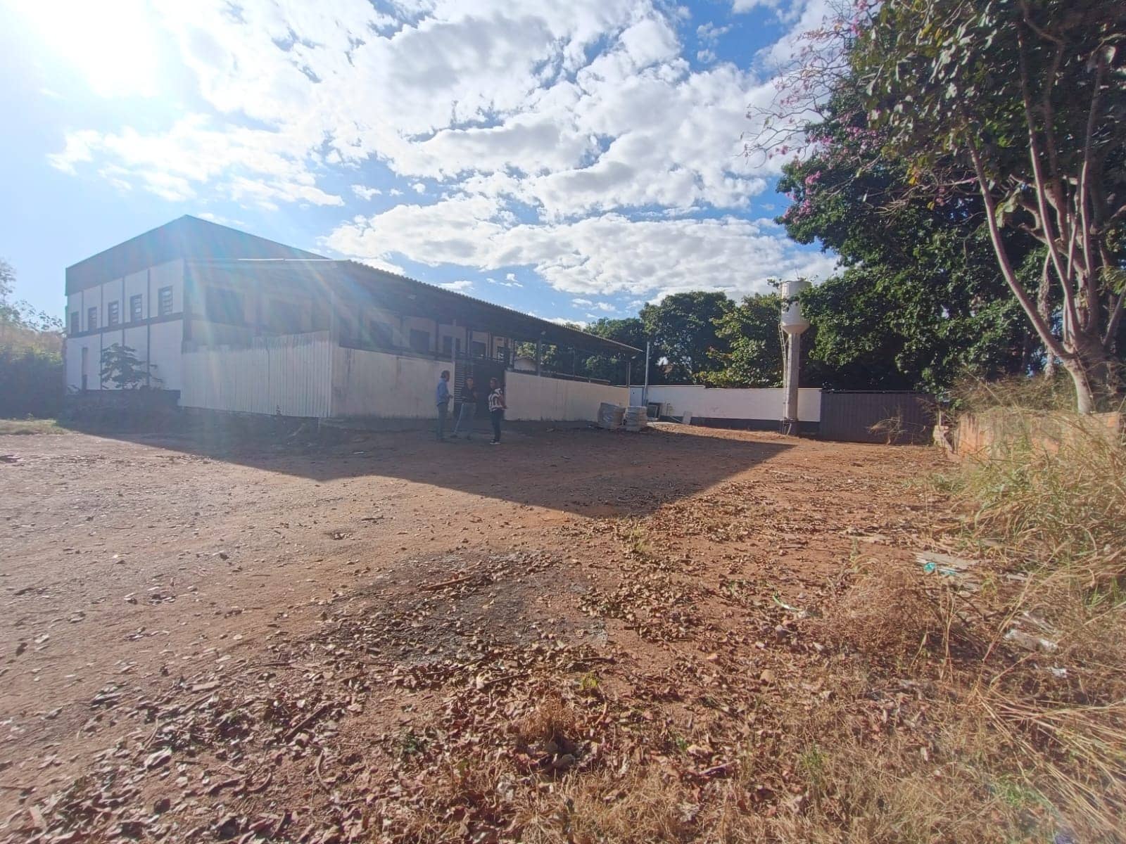 Área comercial 9.200m²