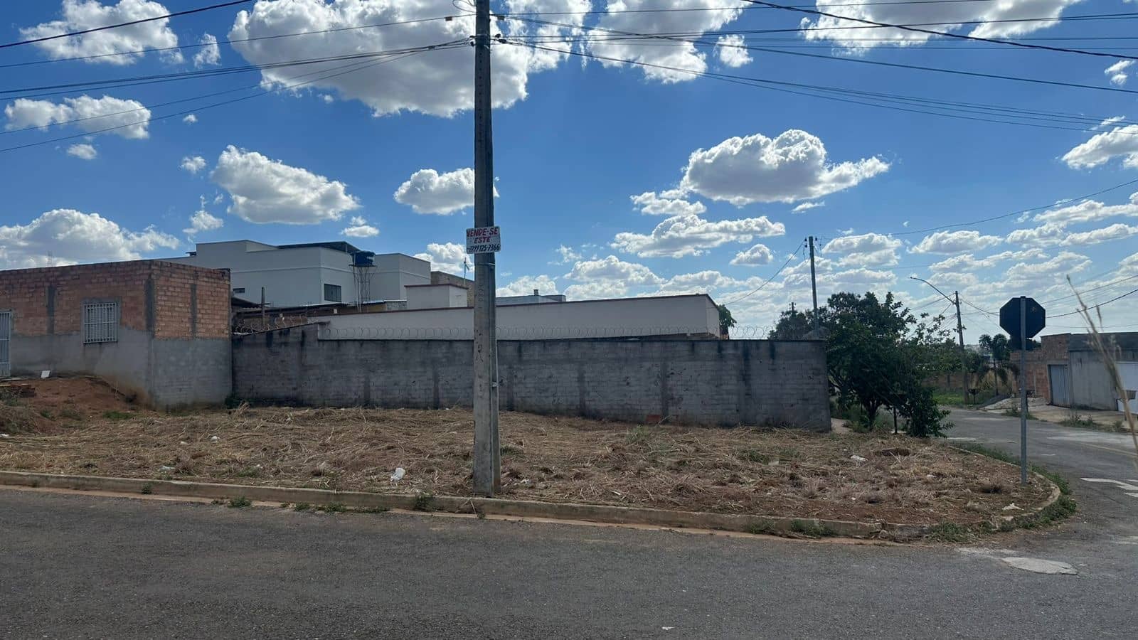 Lote de Esquina Residencial Português 250m²
