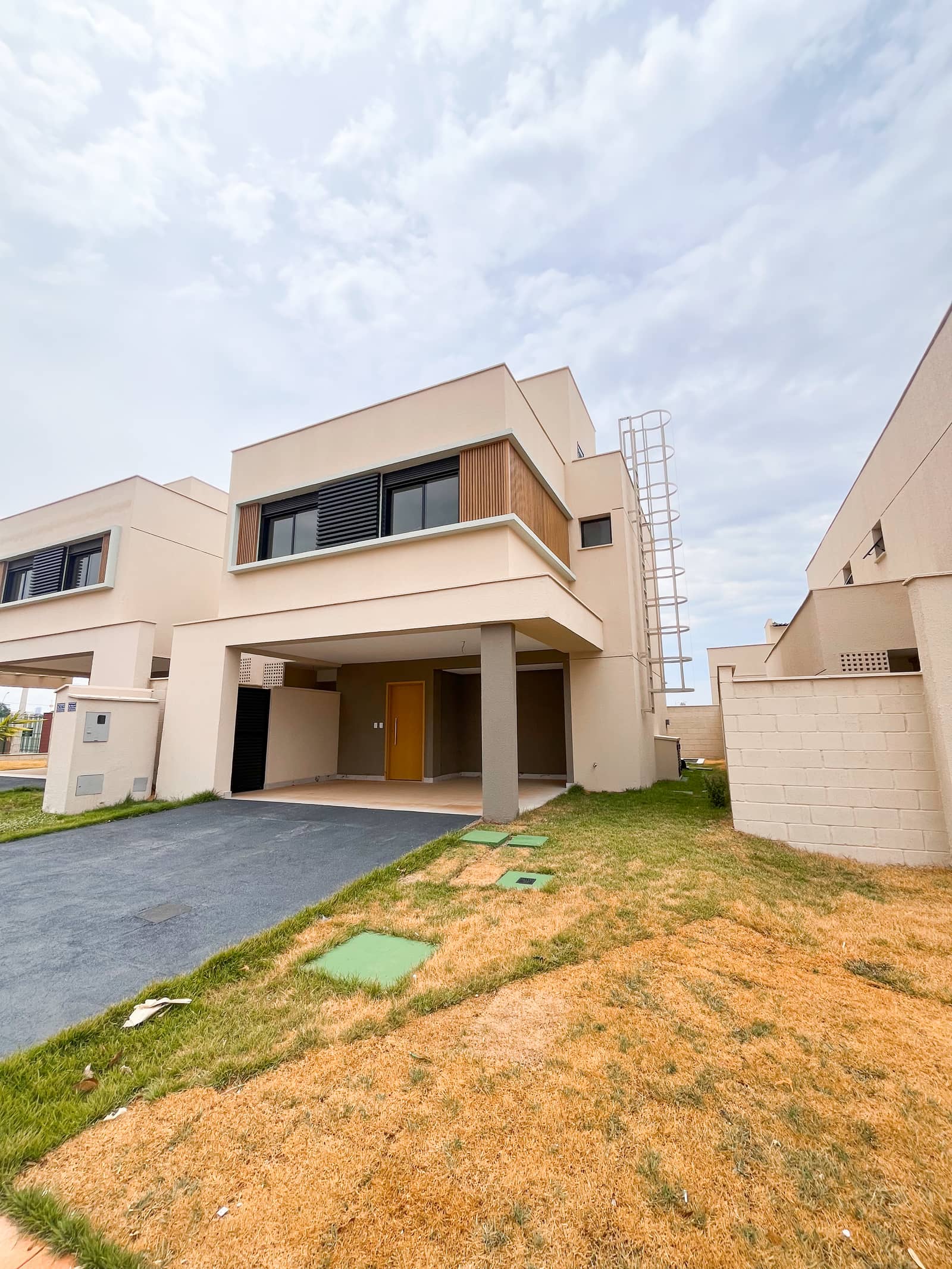 Sobrado Jardins Marselha 181m²