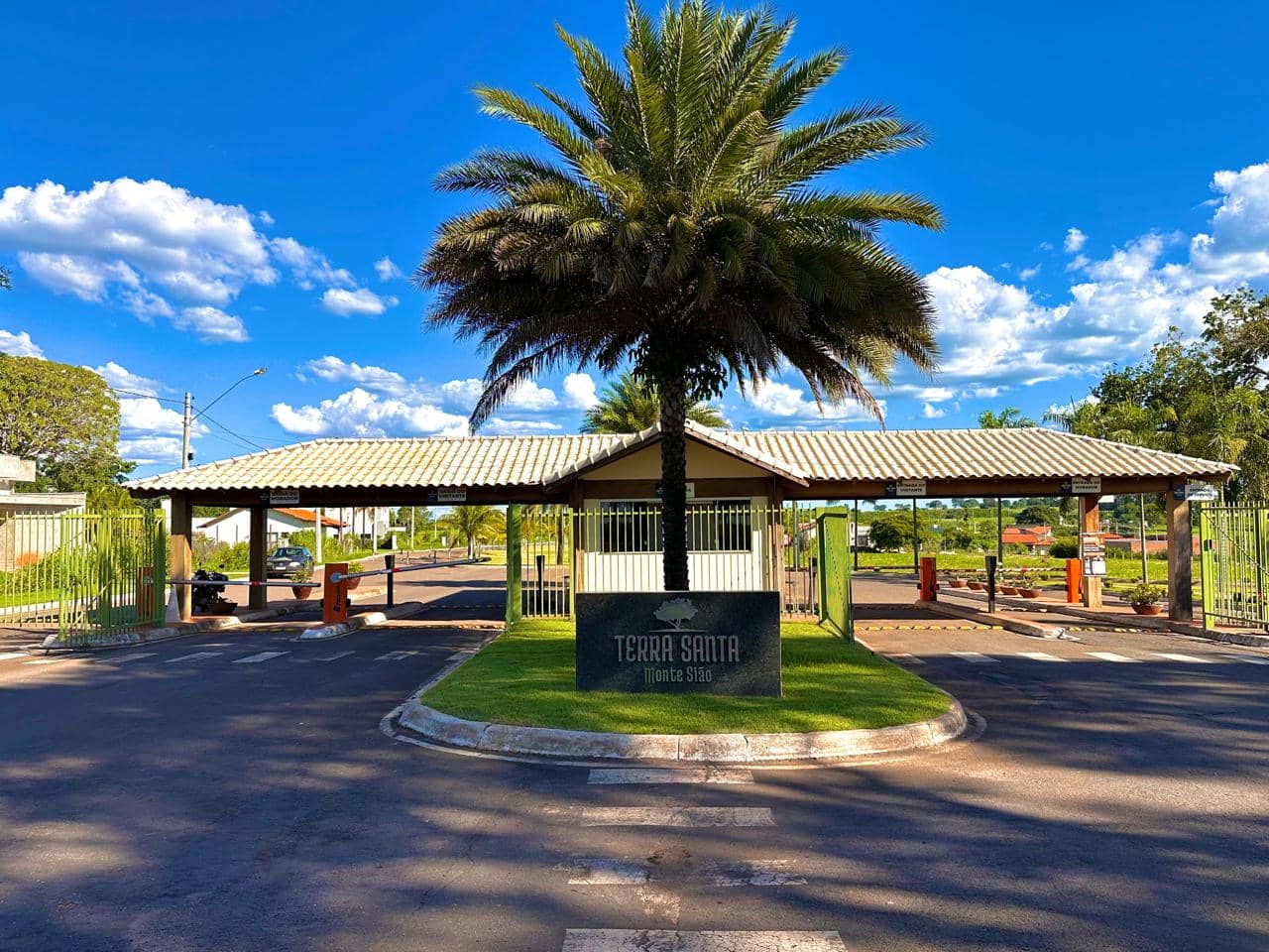 Lote No Condominio Monte Sião 1047,57 - TRINDADE