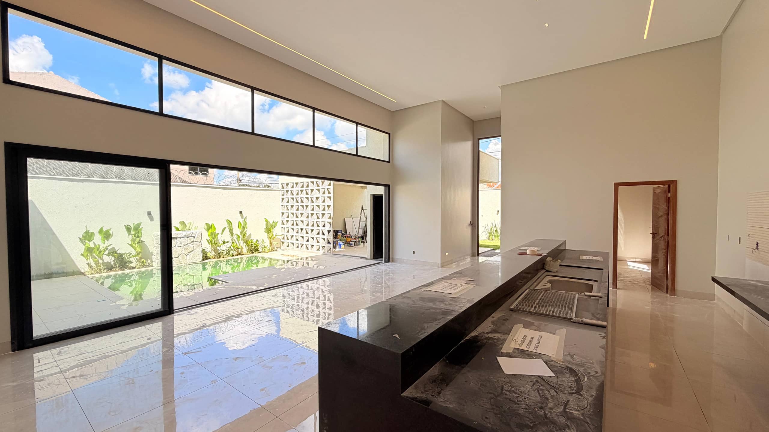 Casa térrea - Alto Padrão | Jardim Atlântico 248m²