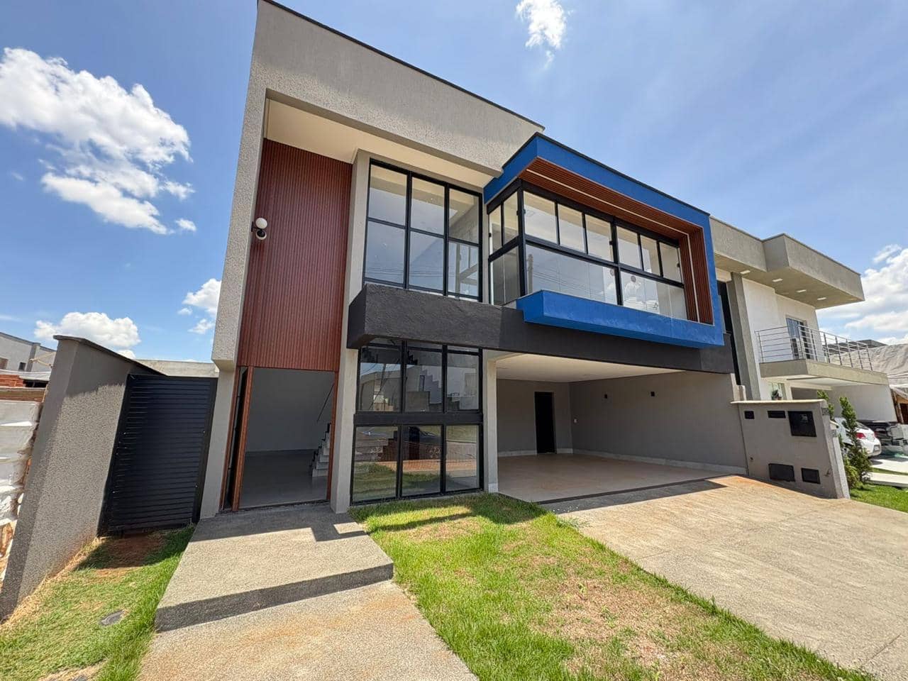 Sobrado Cond Villagio Toscana 275 m²