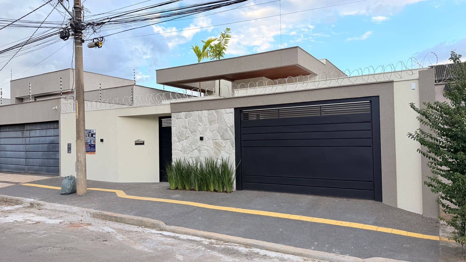 Casa térrea - Alto Padrão | Jardim Atlântico 248m²