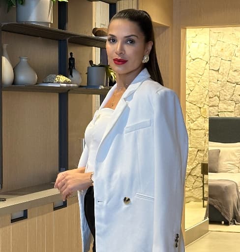 ADRIANA ALVES DE PAULA