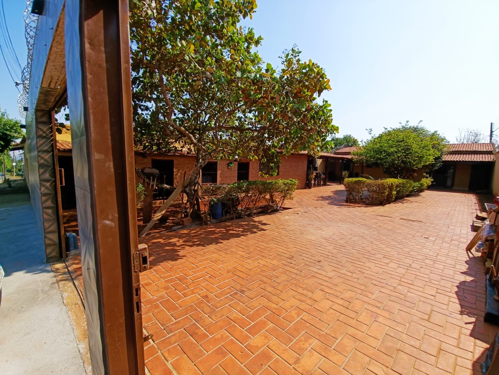 Casa três quartos no setor Faicalville - 192m²