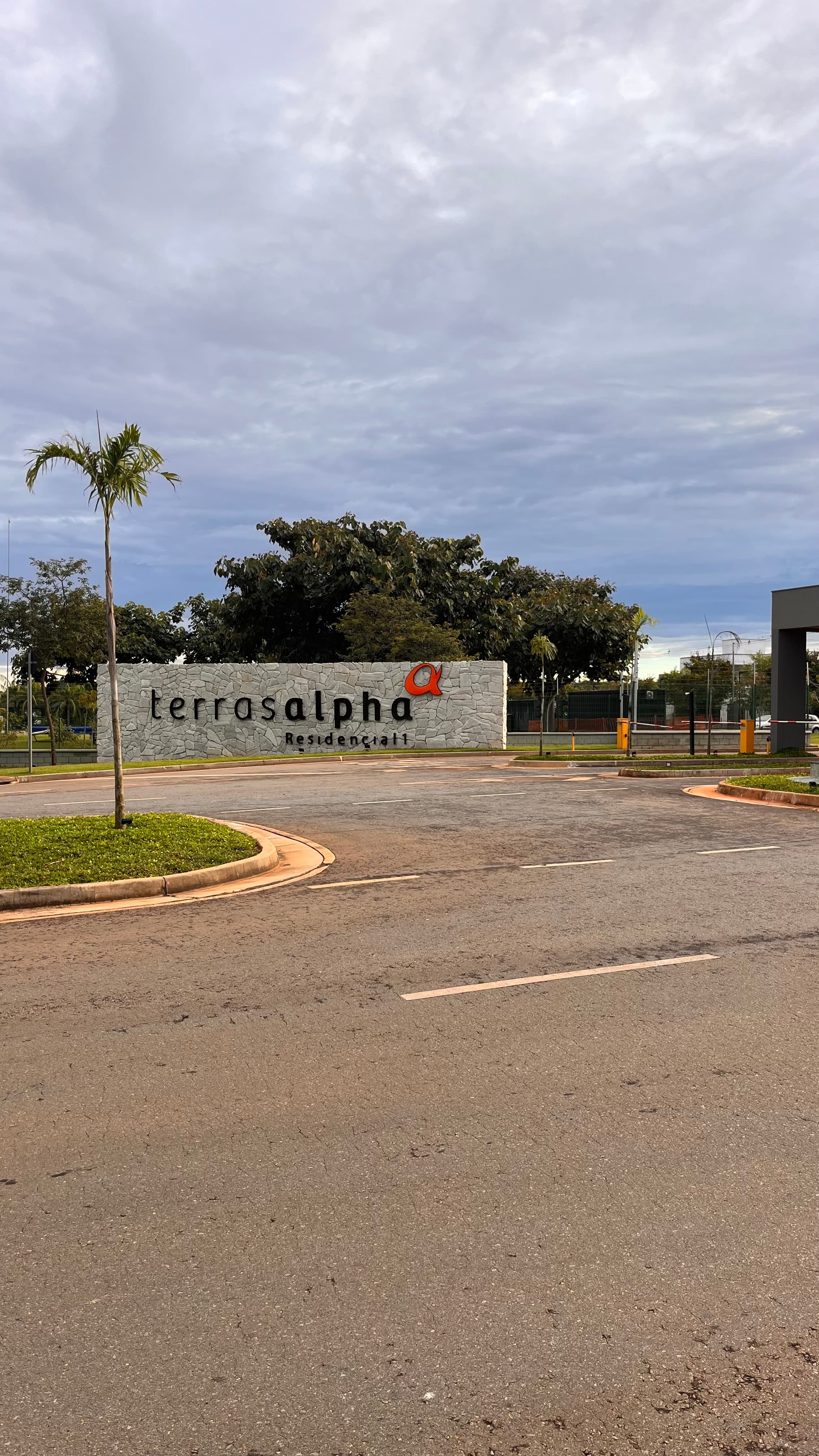 Lote 372m² plano no Terras Alpha I – perto da portaria