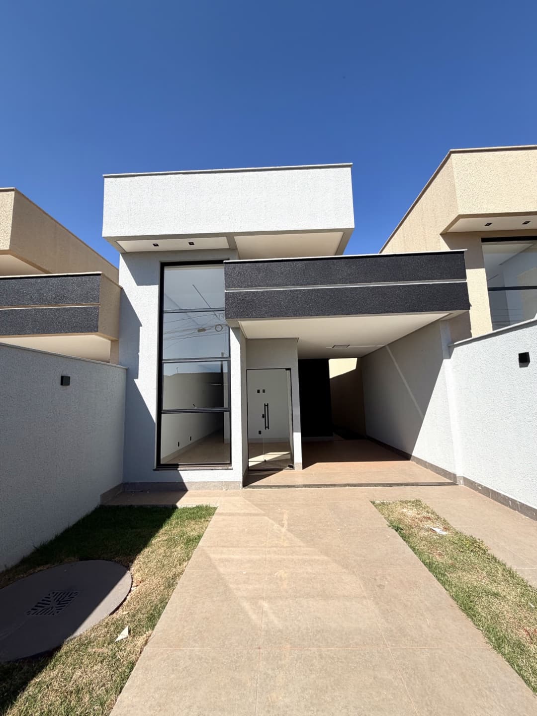 Casa Térrea / Nova Moderna | 3 Quartos c/ Suíte e Closet | 110m²