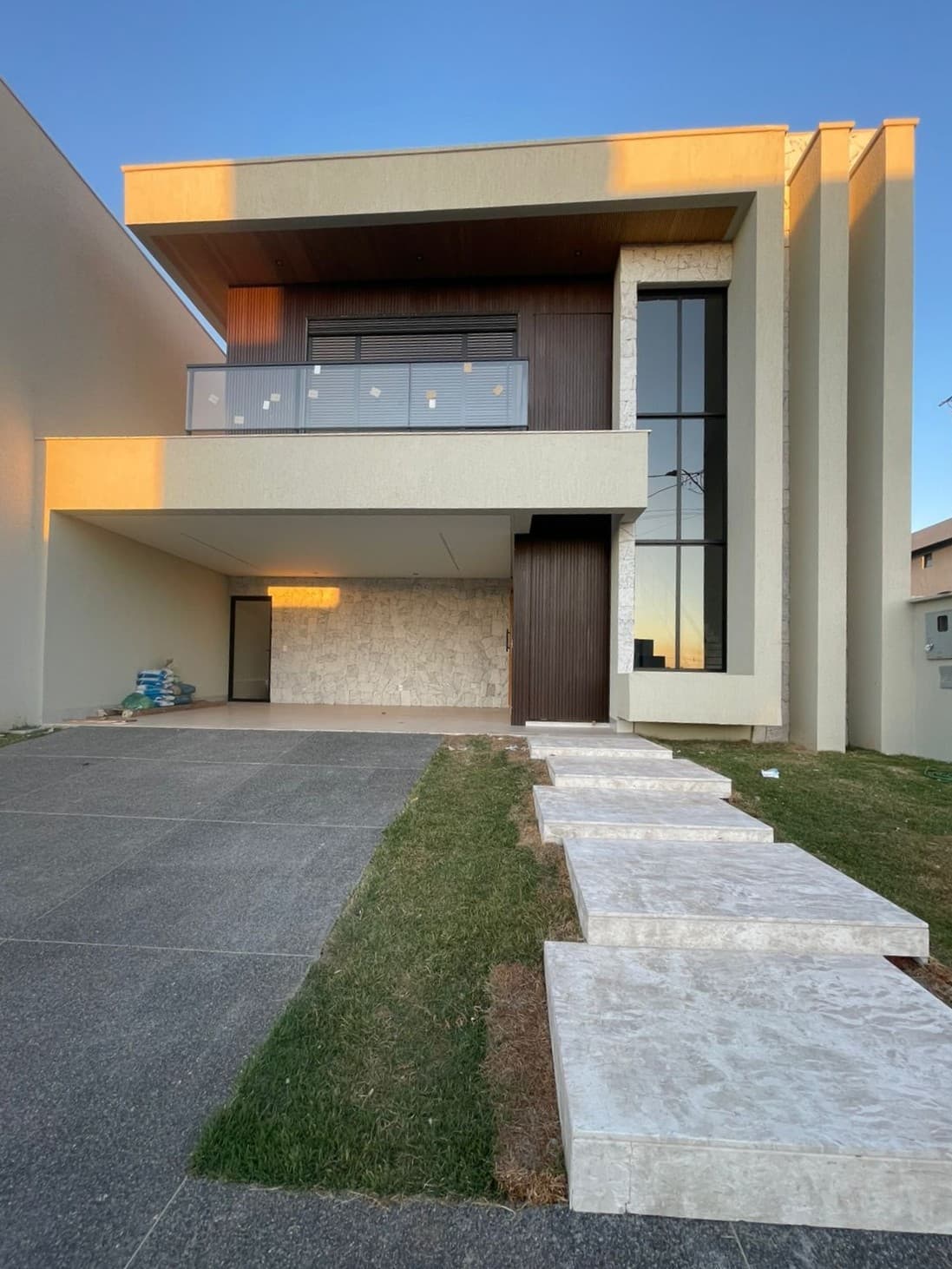 Sobrado Condomínio Jardins Capri 248m²