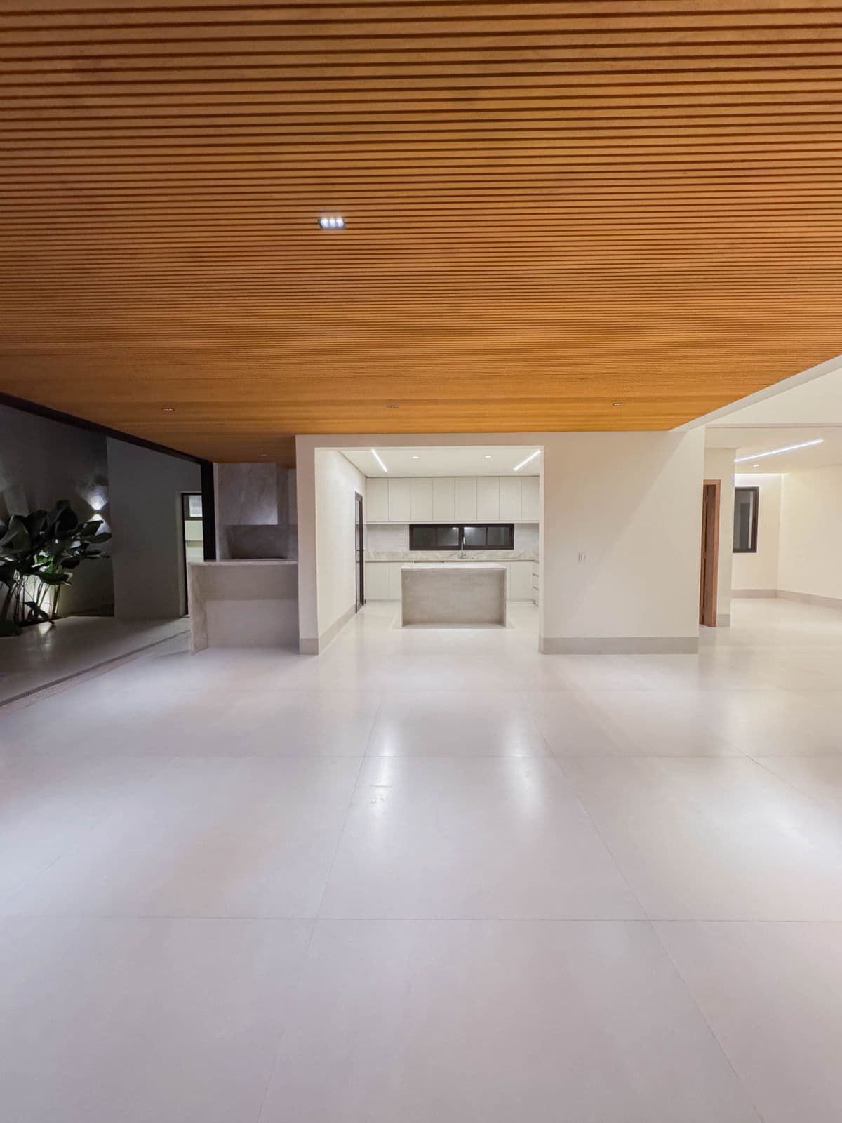 Sobrado no Jardins Capri | Frente ao bosque - 264m²