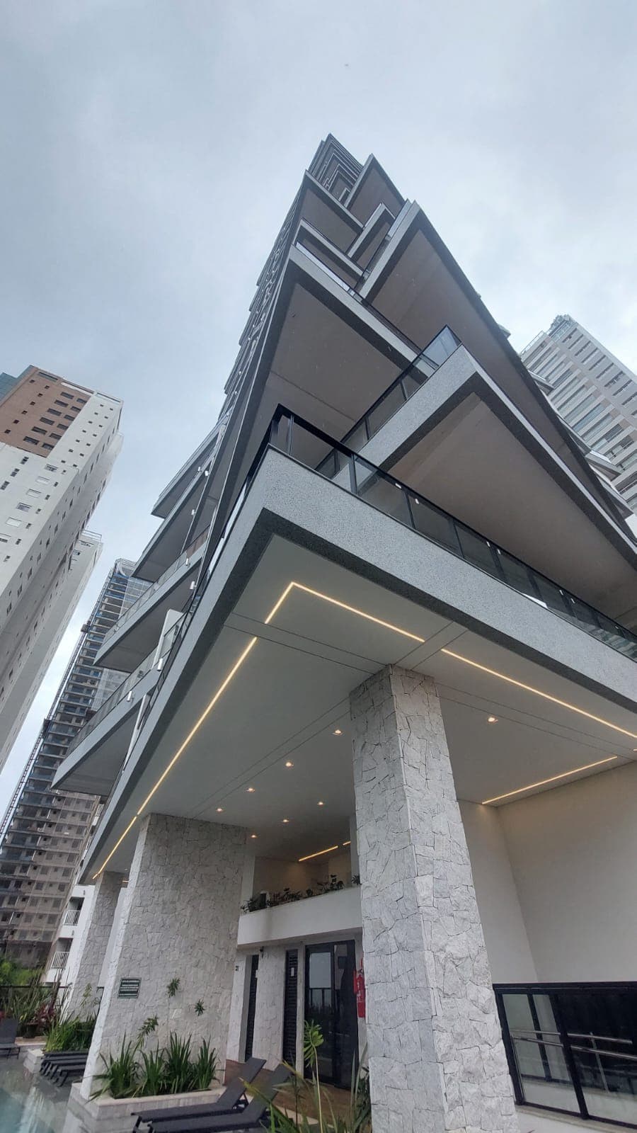 Apartamento com 3 suítes Ares Marista 174m²