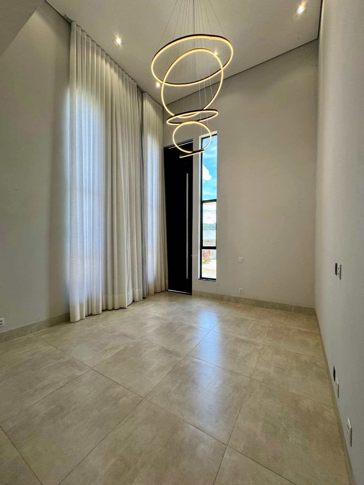 Sobrado Jardins Porto Senador Canedo - 233m²