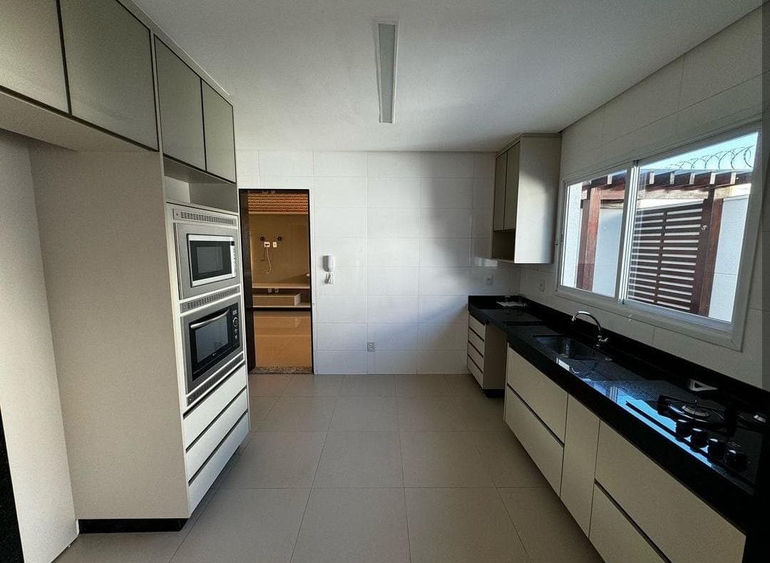 Sobrado Condomínio Ilha Bela 2 239m²