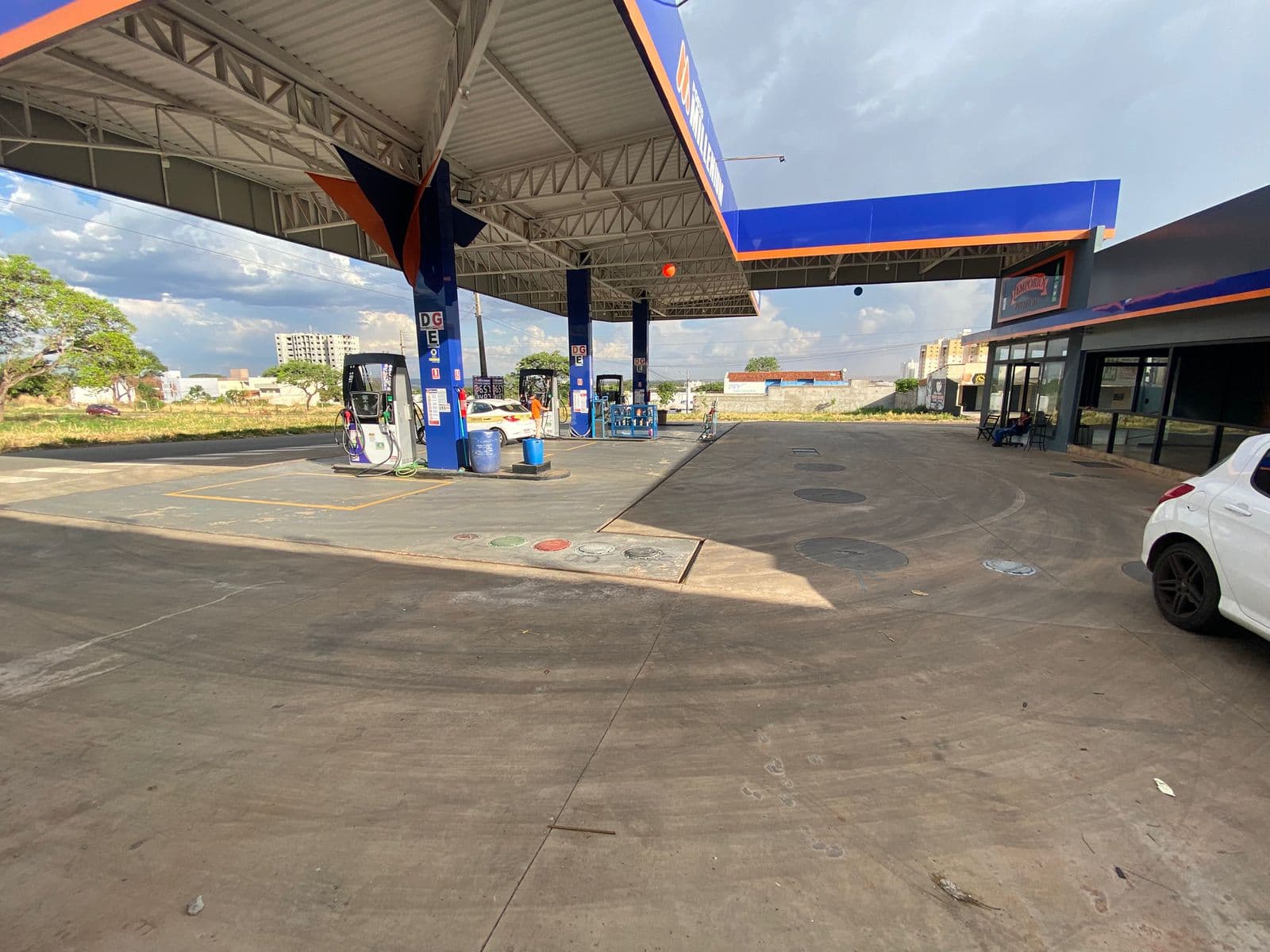 Posto de Combustível Vila São Tomaz 920M²