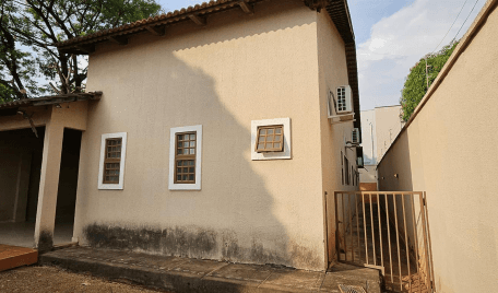Casa em rua Senador Canedo