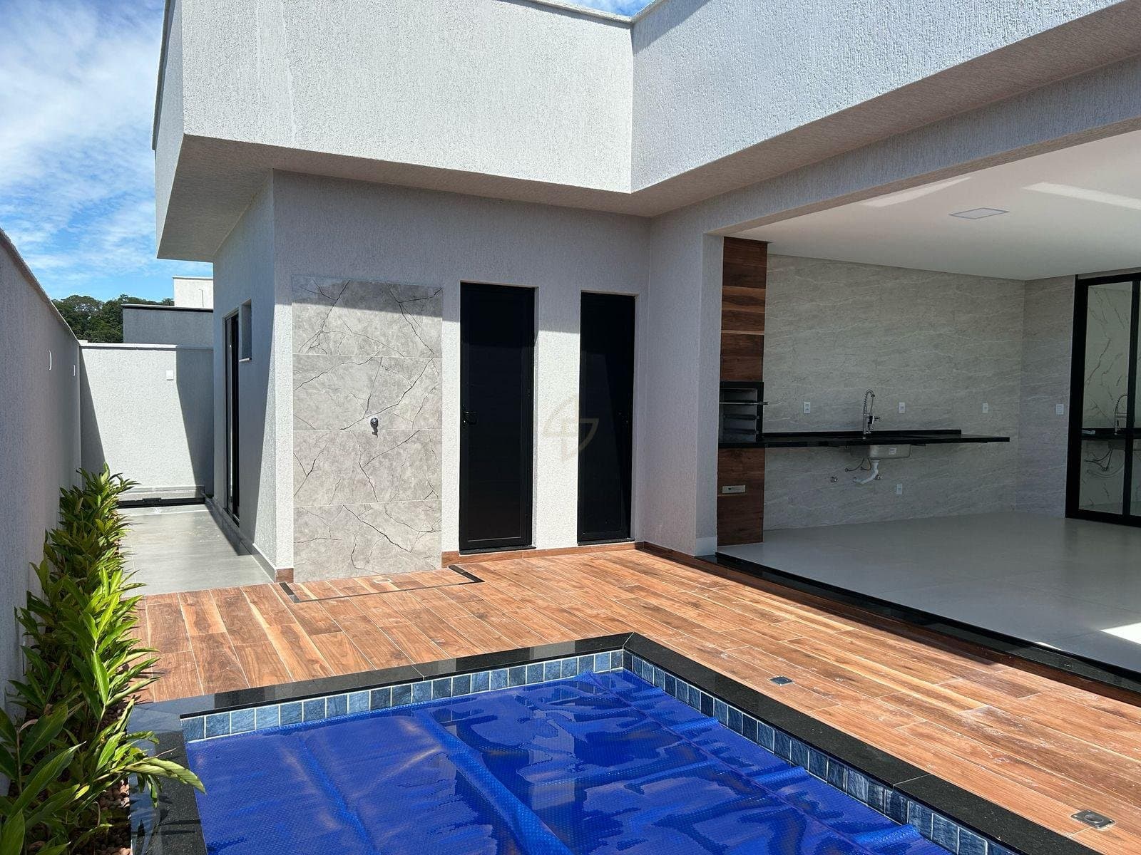 Casa Cond. Jardins Nápolis 368m²