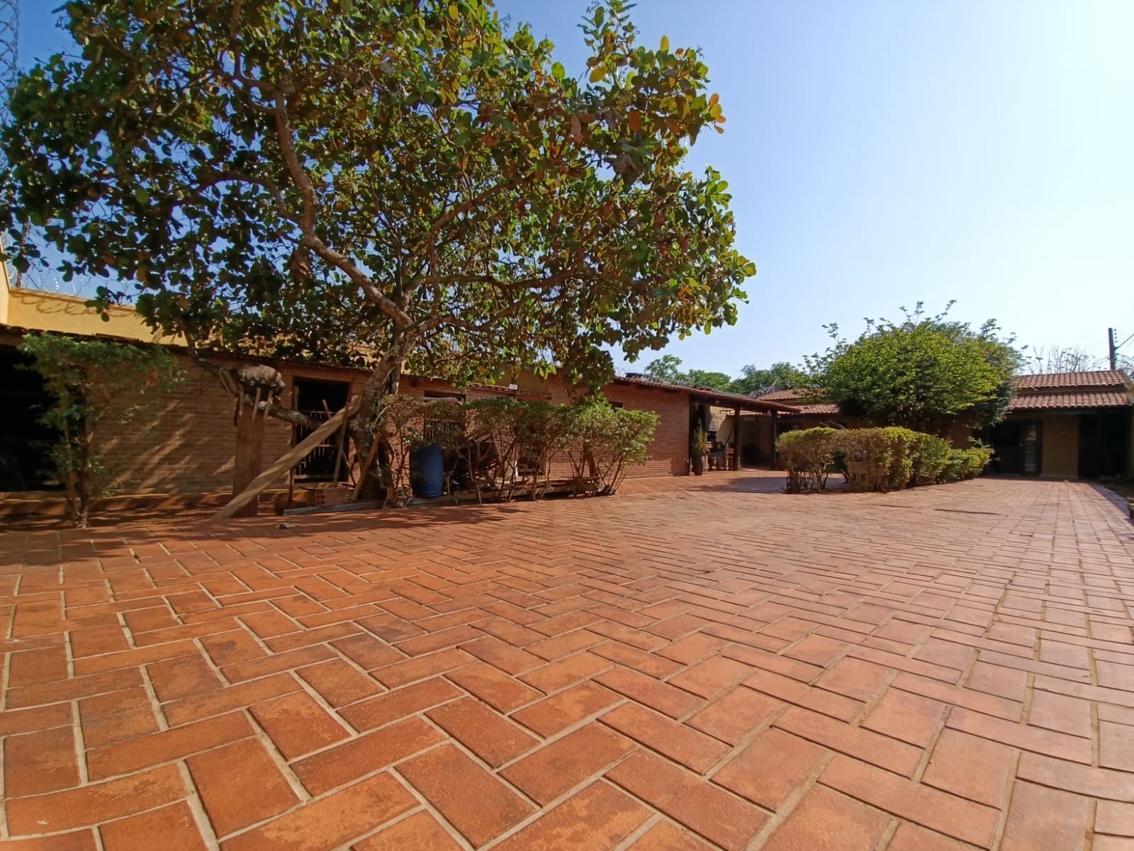 Casa três quartos no setor Faicalville - 192m²