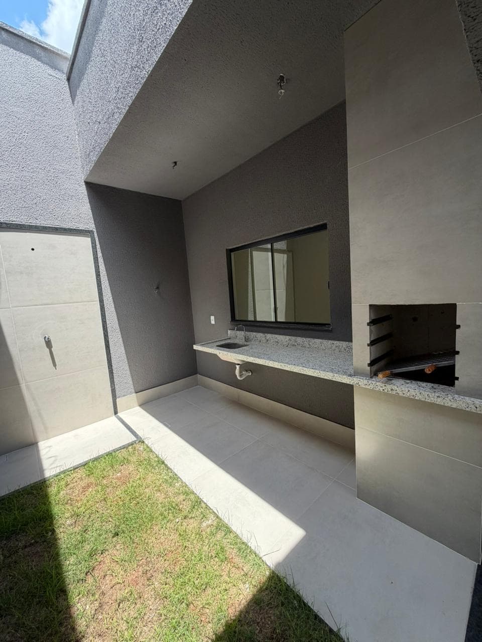 Casa de esquina - Residencial Vieira Trindade - 81m²