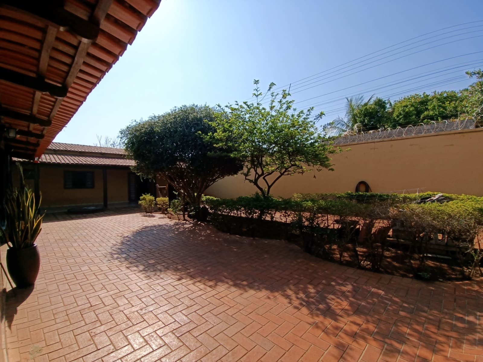 Casa três quartos no setor Faicalville - 192m²