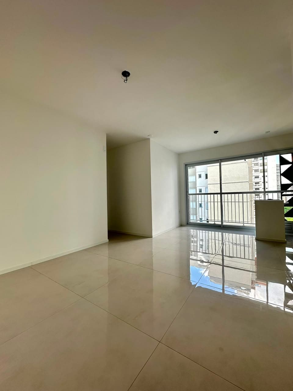 Apatamento no Bueno prox. ao Pq. Vaca Brava - 2/4 sendo 1 suite, nascente - Andar alto