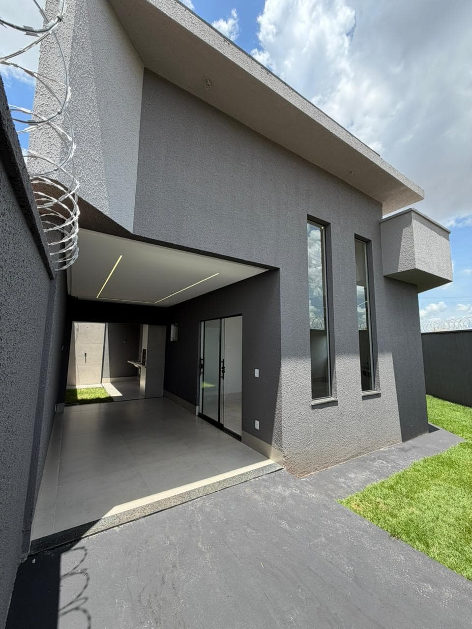 Casa de esquina - Residencial Vieira Trindade - 81m²