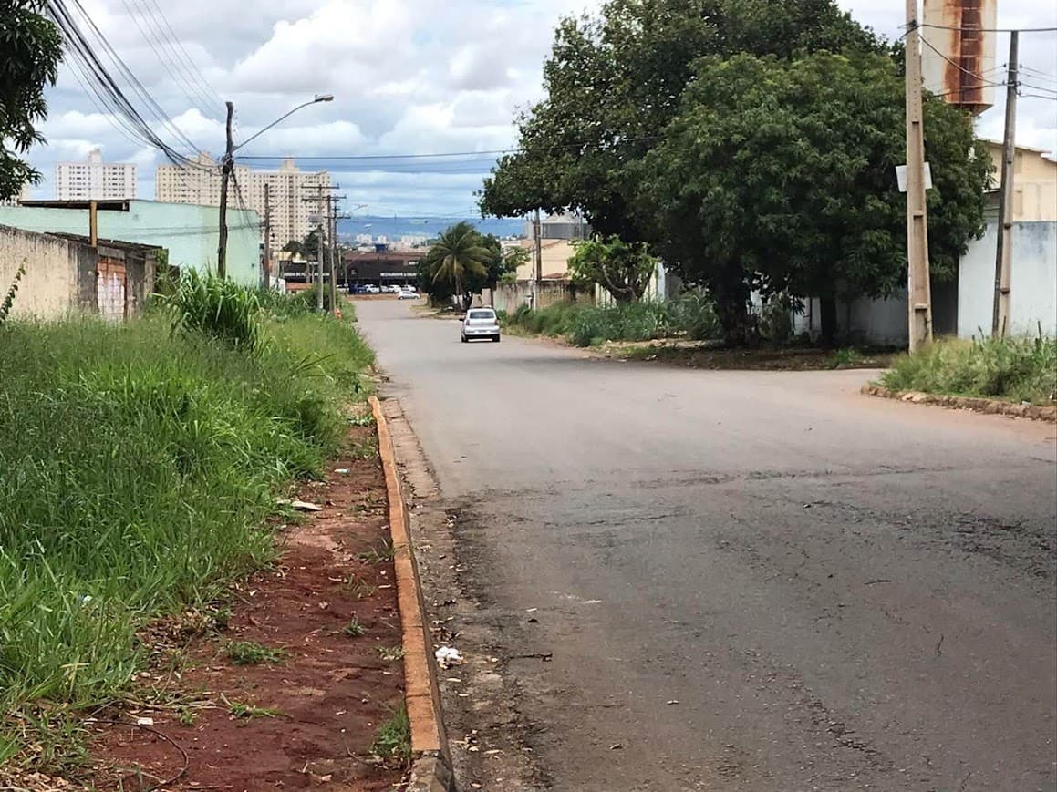 Área residencial atrás do Hugol com 2480 metros quadrados uma quadra inteira vista livre todos os lados