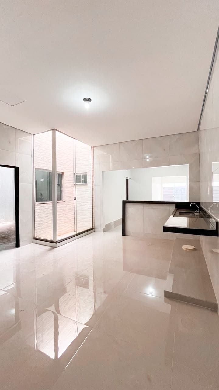 Casa com Garagem para 4 Carros | Setor Barra da Tijuca 83m²