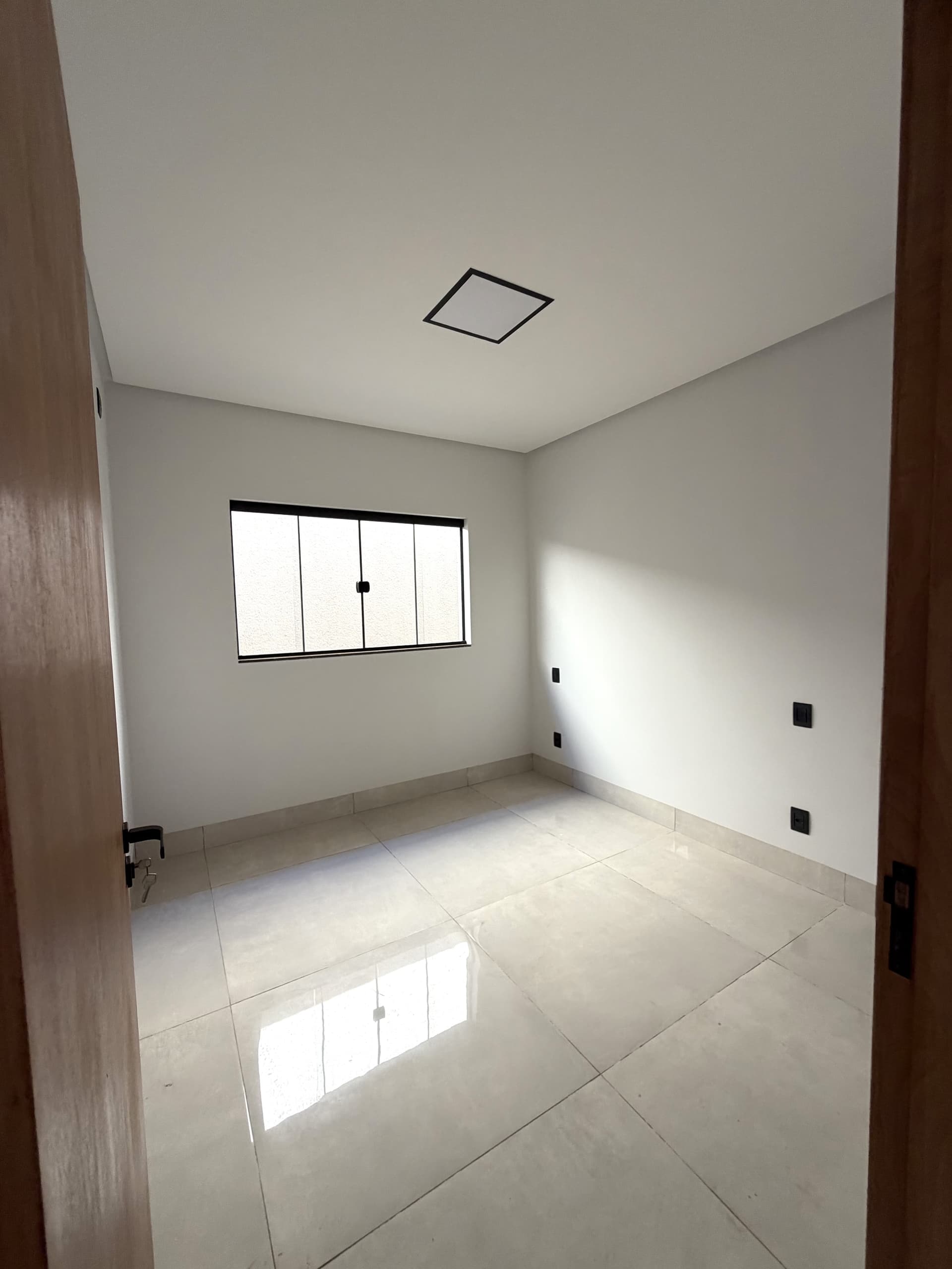 Casa Térrea / Nova Moderna | 3 Quartos c/ Suíte e Closet | 110m²