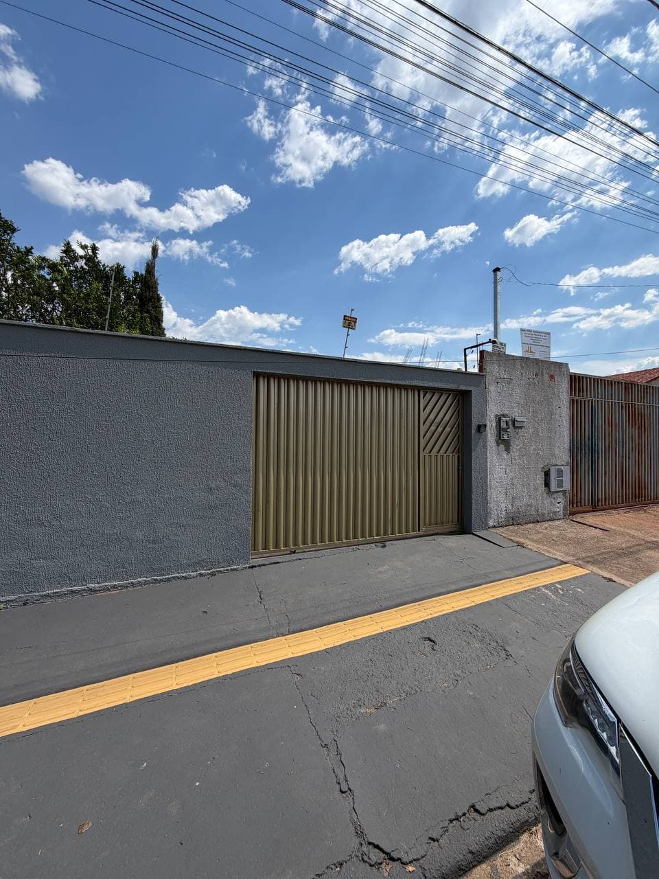 Exclusivo Sobrado no Jardim Tropical | 3 Suítes, Piscina, Churrasqueira e Lindo Jardim