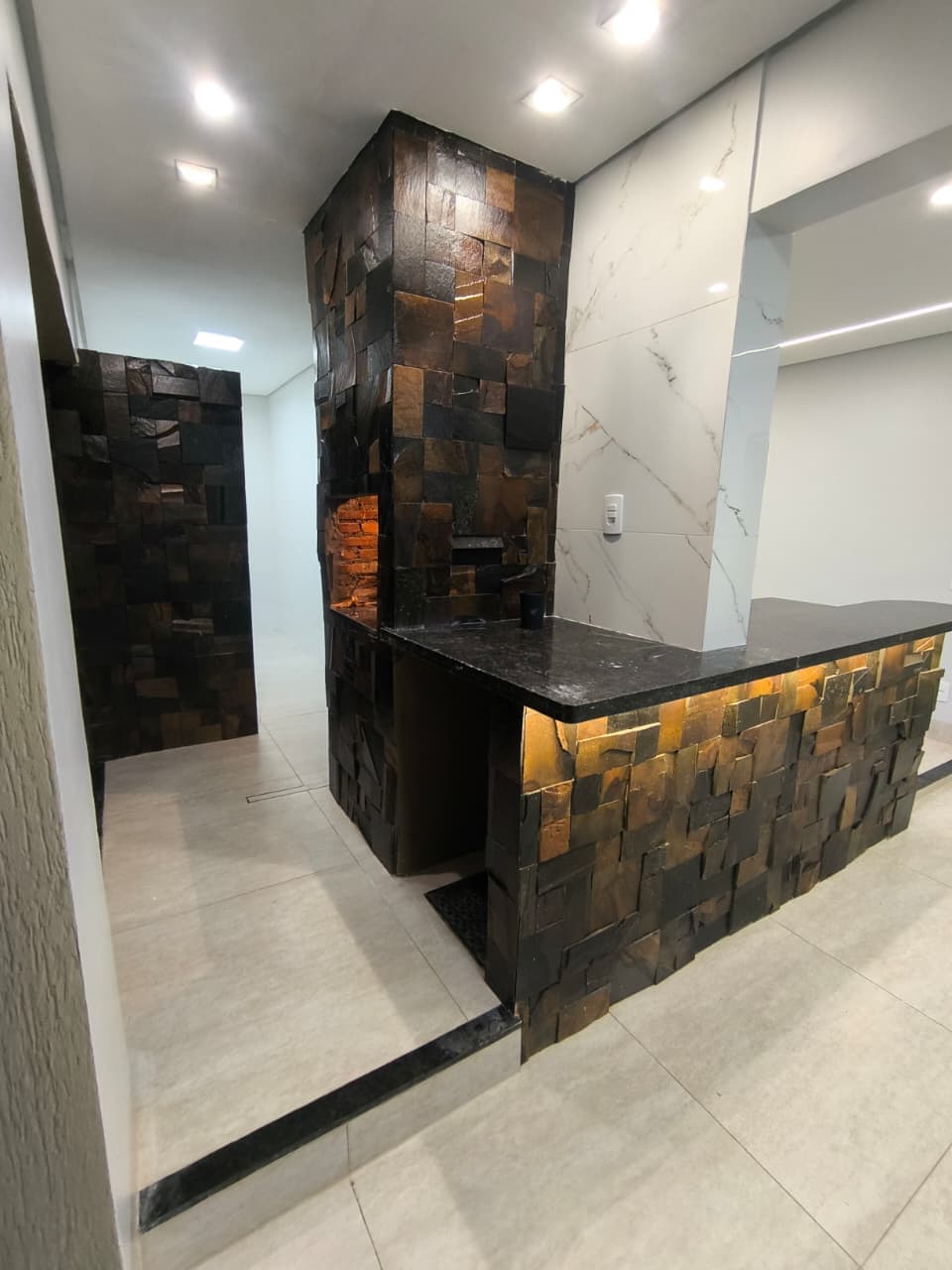 Vendo sobrado com área comercial na frente setor Itamaracá Goiânia