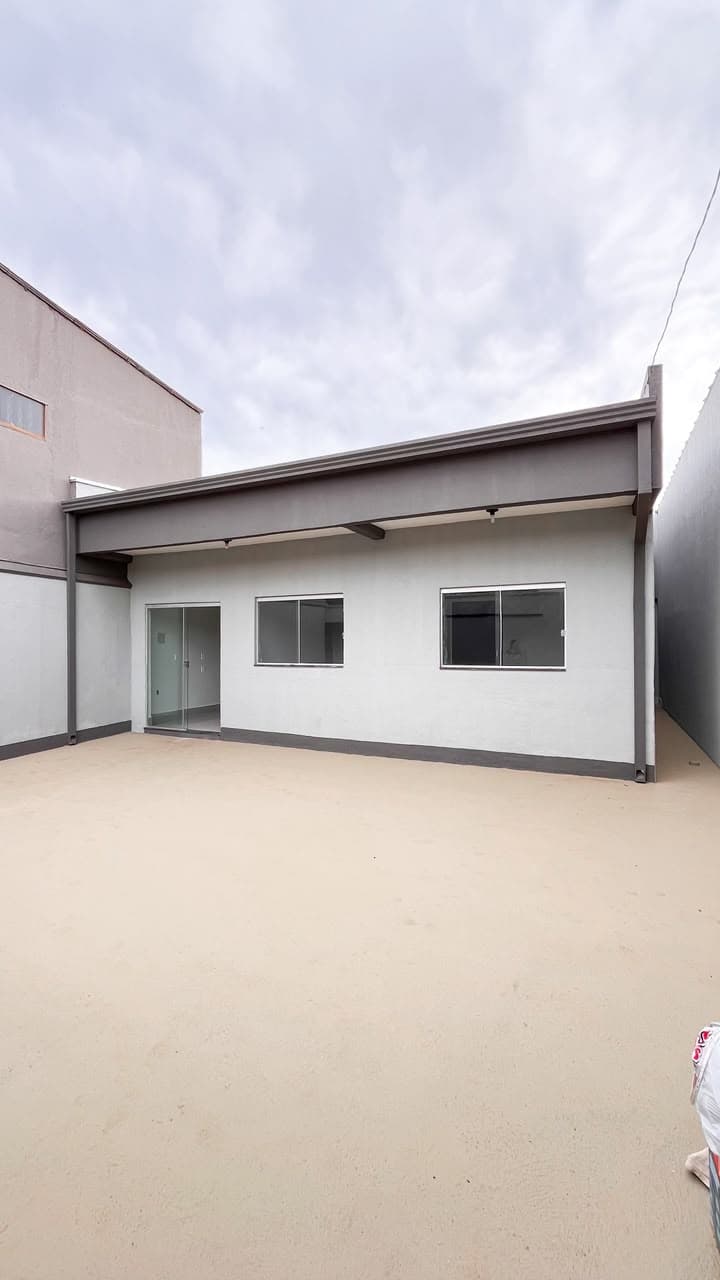 Casa com Garagem para 4 Carros | Setor Barra da Tijuca 83m²