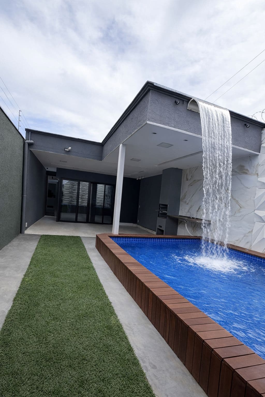 CASA TERREA RESIDENCIAL CANADA
