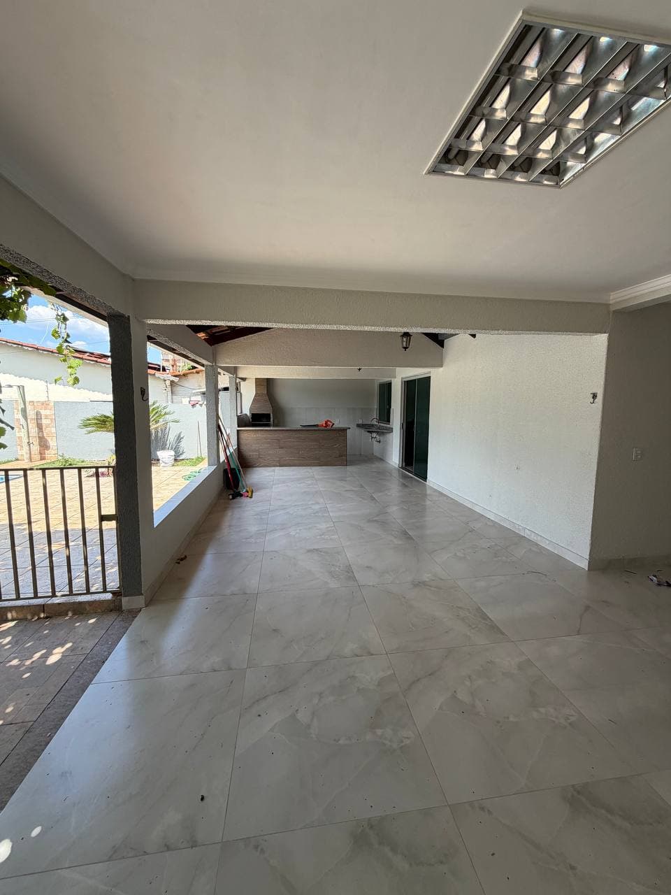 Exclusivo Sobrado no Jardim Tropical | 3 Suítes, Piscina, Churrasqueira e Lindo Jardim