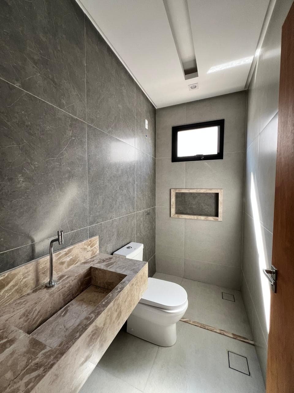 SOBRADO NOVO 3 SUITES JARDINS BOLONHA